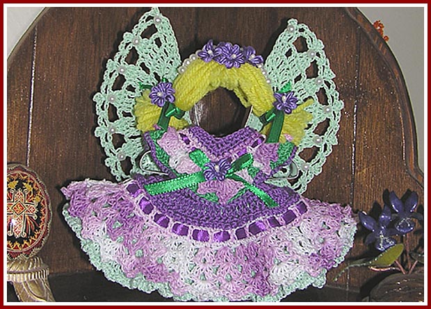 Easter Angel Cookie Cutter Doll appears in the April 2006 issue of Crochet World.